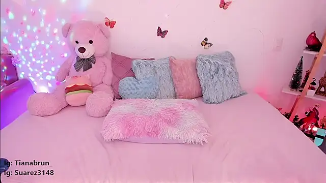 Snapshot of Zara_uwu_ chatting on 02.20.25 Zara uwu online show from 02.20.25