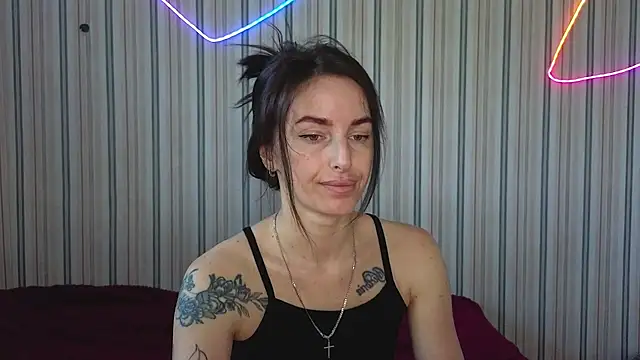 Snapshot of xx_adrihanna_xx chatting on 06.25.26 xx adrihanna xx online show from 06.25.26
