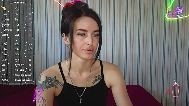 Snapshot of xx_adrihanna_xx chatting on 06.26.26 xx adrihanna xx online show from 06.26.26