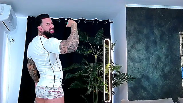 masterkingofmusclee online show from 11.21.25