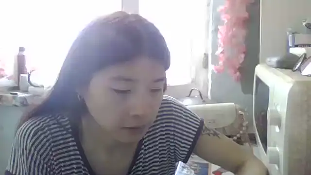 Snapshot of CarlyJoy chatting on 06.24.26 CarlyJoy online show from 06.24.26