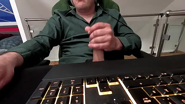 Snapshot of auilein chatting on 05.16.26 auilein online show from 05.16.26