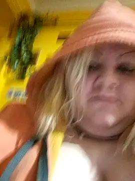 Snapshot of ducicsajsziii chatting on 01.28.25 ducicsajsziii online show from 01.28.25