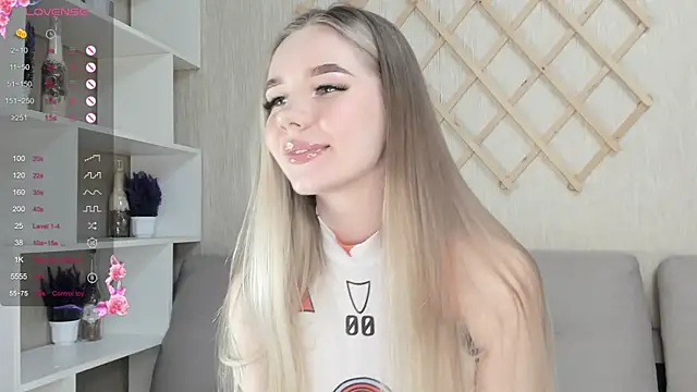 Snapshot of AutoBaby chatting on 03.09.25 AutoBaby online show from 03.09.25