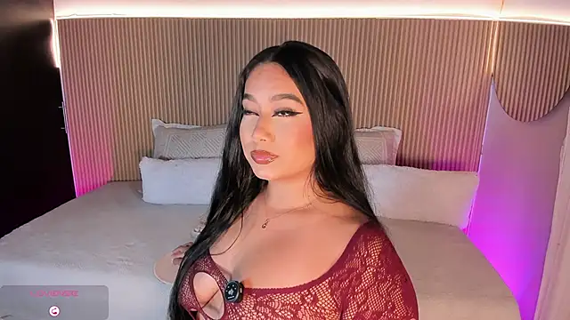 Snapshot of Gaby_Blaze chatting on 10.16.25 Gaby Blaze online show from 10.16.25