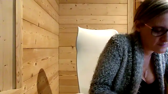 Snapshot of Madame_Callie chatting on 12.01.25 Madame Callie online show from 12.01.25