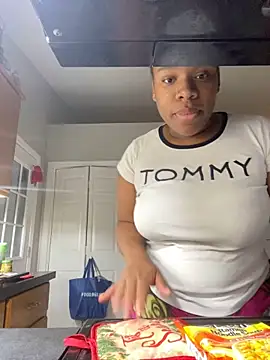 Snapshot of babygirllove8 chatting on 10.28.25 babygirllove8 online show from 10.28.25