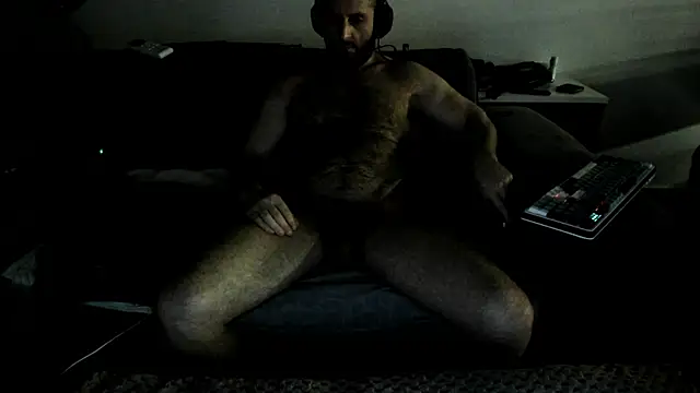 Snapshot of Hugealphabeast chatting on 11.22.25 Hugealphabeast online show from 11.22.25