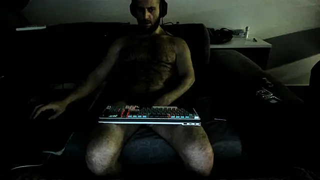 Snapshot of Hugealphabeast chatting on 11.30.25 Hugealphabeast online show from 11.30.25