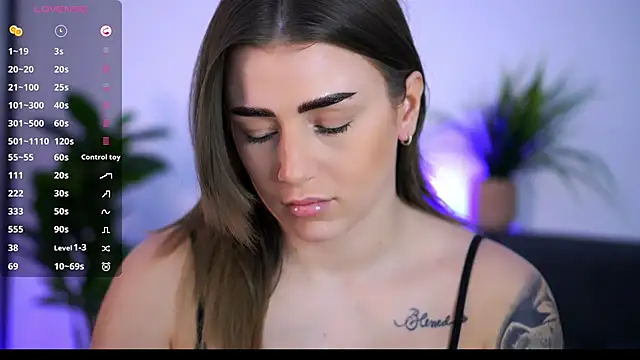 AishaCarter online show from 10.11.25