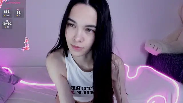 Snapshot of 666kisses chatting on 02.04.25 666kisses online show from 02.04.25