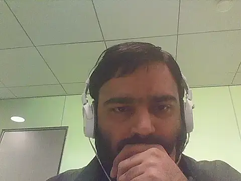 Snapshot of JohnBond009 chatting on 05.18.26 JohnBond009 online show from 05.18.26