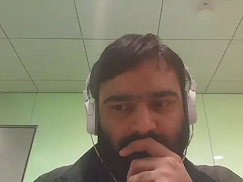 Snapshot of JohnBond009 chatting on 05.20.26 JohnBond009 online show from 05.20.26