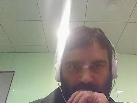 Snapshot of JohnBond009 chatting on 05.21.26 JohnBond009 online show from 05.21.26