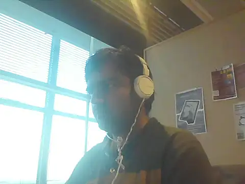Snapshot of JohnBond009 chatting on 05.28.26 JohnBond009 online show from 05.28.26