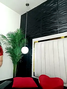 Snapshot of lucia_vonne_ chatting on 01.22.25 lucia vonne online show from 01.22.25