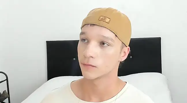 Snapshot of angelcortes chatting on 12.28.24 angelcortes online show from 12.28.24