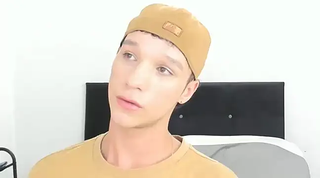 Snapshot of angelcortes chatting on 01.04.25 angelcortes online show from 01.04.25