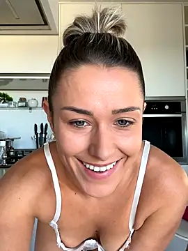 petrouchkaaa  online show from 11.25.25