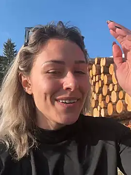 Snapshot of petrouchkaaa_ chatting on 03.04.26 petrouchkaaa online show from 03.04.26