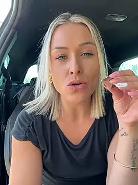 Snapshot of petrouchkaaa_ chatting on 03.24.26 petrouchkaaa online show from 03.24.26