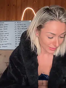 Snapshot of petrouchkaaa_ chatting on 03.26.26 petrouchkaaa online show from 03.26.26