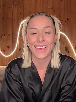 Snapshot of petrouchkaaa_ chatting on 04.01.26 petrouchkaaa online show from 04.01.26