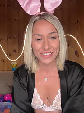 Snapshot of petrouchkaaa_ chatting on 04.06.26 petrouchkaaa online show from 04.06.26