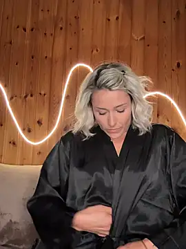 Snapshot of petrouchkaaa_ chatting on 04.13.26 petrouchkaaa online show from 04.13.26