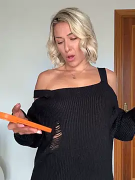 Snapshot of petrouchkaaa_ chatting on 04.14.26 petrouchkaaa online show from 04.14.26