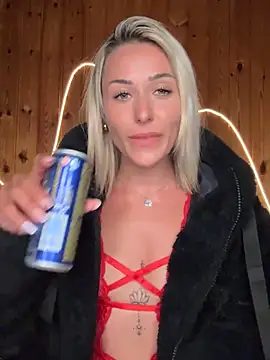 Snapshot of petrouchkaaa_ chatting on 04.19.26 petrouchkaaa online show from 04.19.26