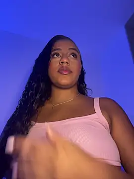 Snapshot of charlotteeruss chatting on 12.23.25 charlotteeruss online show from 12.23.25