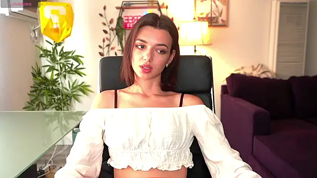 Snapshot of olivia_jeas chatting on 05.19.26 olivia jeas online show from 05.19.26