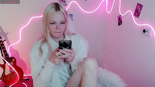 Emily Nyaffee online show from 09.23.25