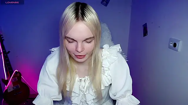 Emily Nyaffee online show from 12.17.25