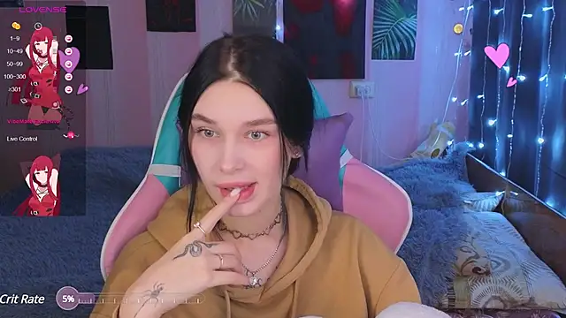 Snapshot of Amanda_Tender chatting on 12.04.24 Amanda Tender online show from 12.04.24