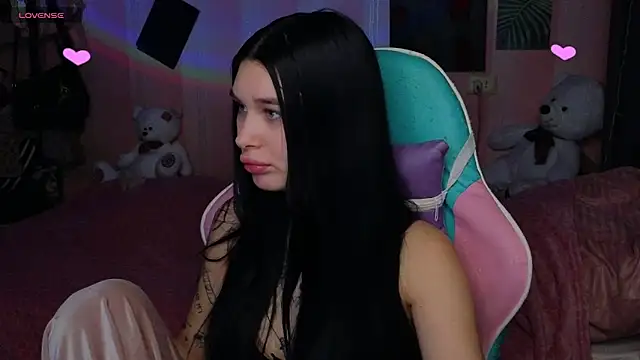 Snapshot of Amanda_Tender chatting on 10.28.25 Amanda Tender online show from 10.28.25