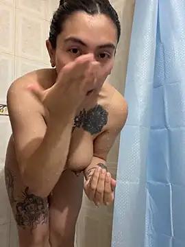 Snapshot of emma_rouse69 chatting on 10.21.25 emma rouse69 online show from 10.21.25