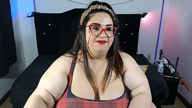 Snapshot of anacohen chatting on 12.31.24 anacohen online show from 12.31.24