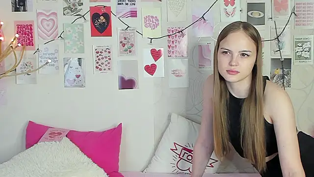 Snapshot of little_radiant_sun chatting on 02.13.26 little radiant sun online show from 02.13.26