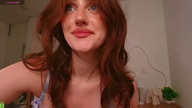 Snapshot of Skinny_Alice chatting on 03.24.26 Skinny Alice online show from 03.24.26