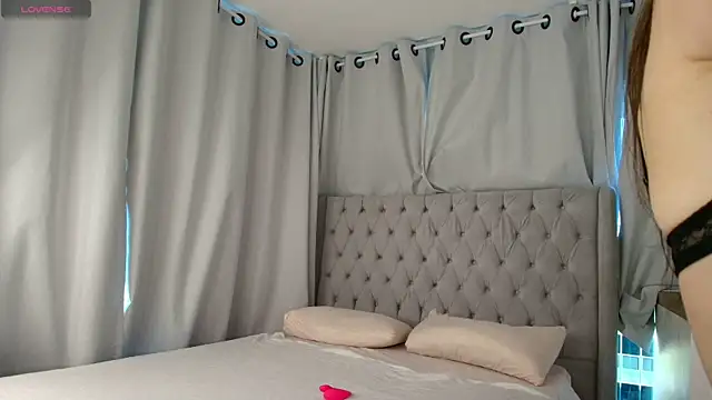 Snapshot of Skinny_Alice chatting on 04.16.26 Skinny Alice online show from 04.16.26