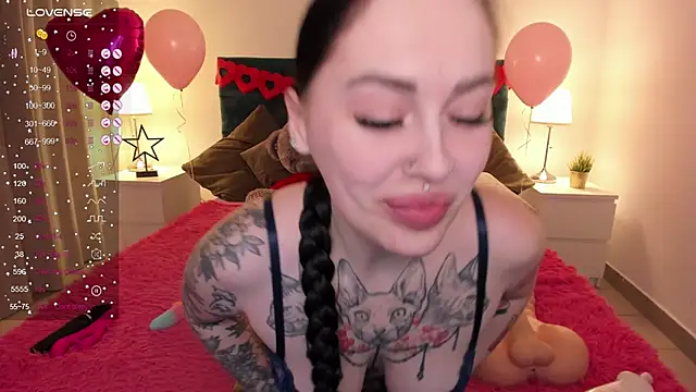 Snapshot of missAngellina chatting on 02.14.25 missAngellina online show from 02.14.25