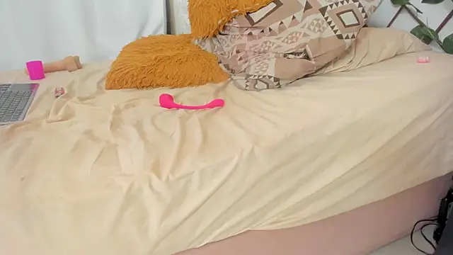 Snapshot of Latina_BigBoobs chatting on 12.25.24 Latina BigBoobs online show from 12.25.24