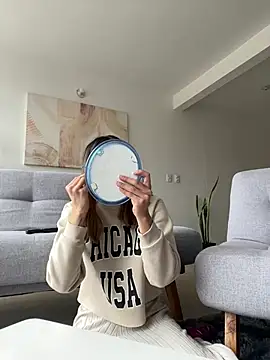 Snapshot of Ameellie chatting on 02.27.25 Ameellie online show from 02.27.25