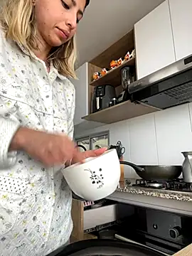 Snapshot of Ameellie chatting on 09.13.25 Ameellie online show from 09.13.25