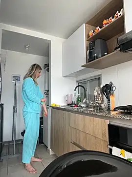 Snapshot of Ameellie chatting on 10.08.25 Ameellie online show from 10.08.25