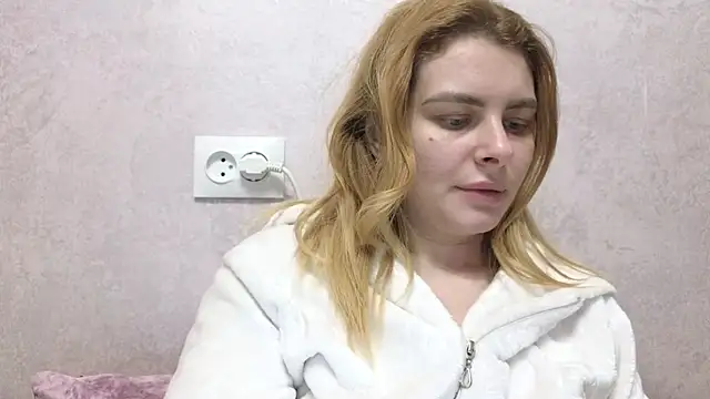 Snapshot of Day-off chatting on 12.15.24 Day-off online show from 12.15.24