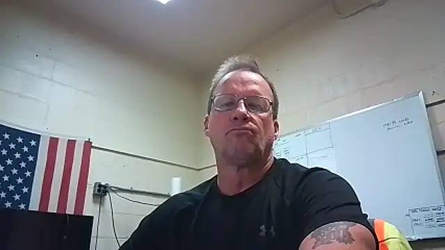 Snapshot of Cockrub1 chatting on 11.12.25 Cockrub1 online show from 11.12.25