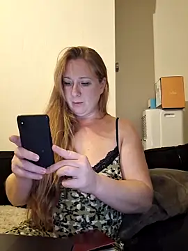 Snapshot of MazySun chatting on 09.13.25 MazySun online show from 09.13.25